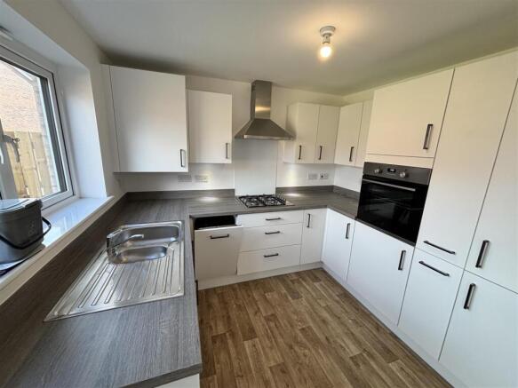 3 bed Semi-Detached to rent Image 7