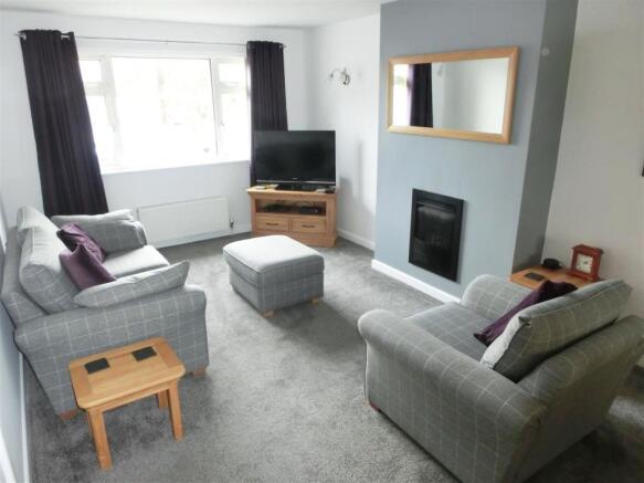 LOUNGE DINING ROOM