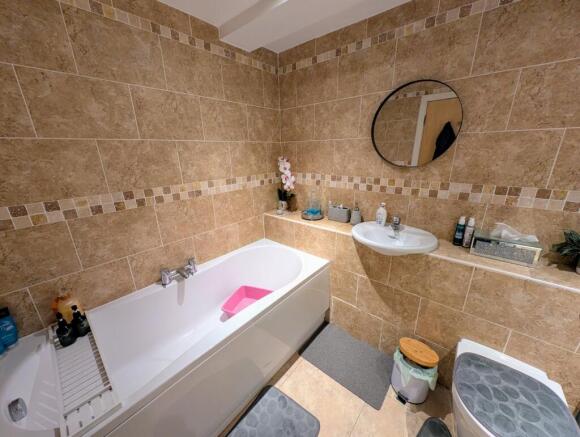 2 bed Flat to rent Image 12
