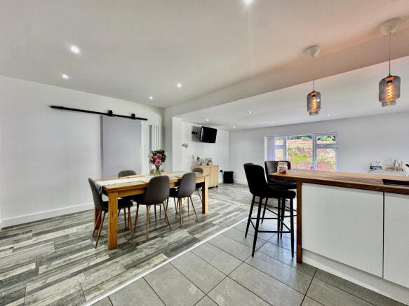 3 bed Bungalow for sale Image 5