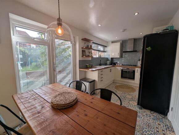 Kitchen / Dining Area