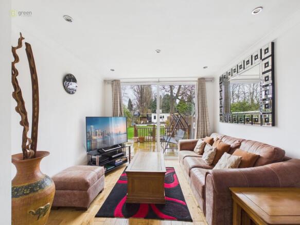 cam05591g0pr0147still059