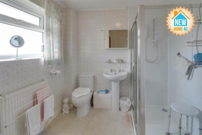 FAMILY BATHROOM: