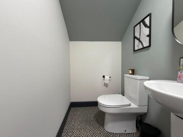 1 bed House Share to rent Image 9