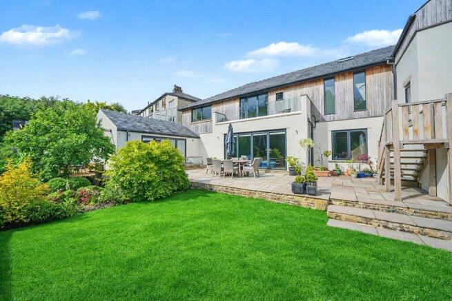 5 bed Detached for sale Image 6