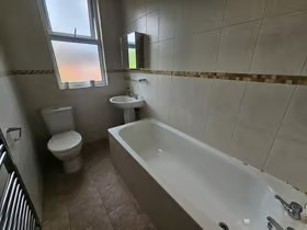 5 bed Terraced to rent Image 10