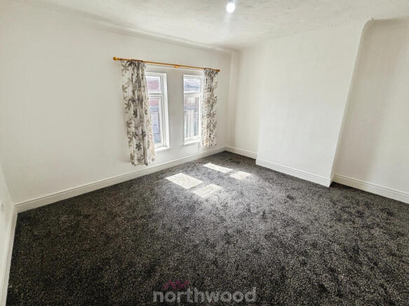 2 bed Terraced to rent Image 6