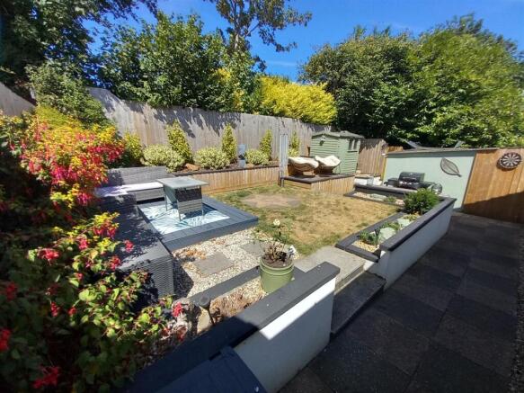 46 Laur Ave r Gdn 3.jpg