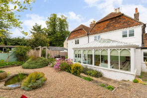 125, London Road, Holybourne, Alton GU34 4EW