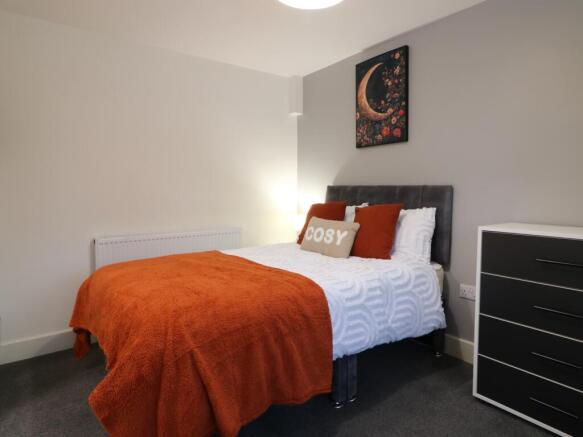 1 Croft Avenue Room 1.JPG