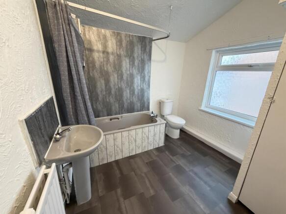 3 bed Terraced to rent Image 8