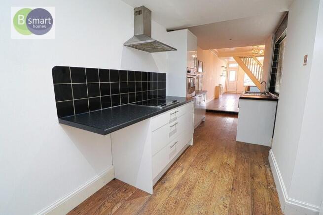 2 bed Terraced to rent Image 4