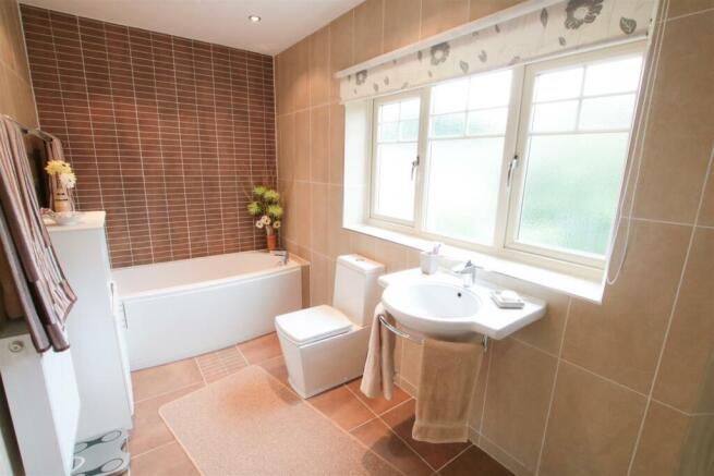 EN SUITE BATHROOM