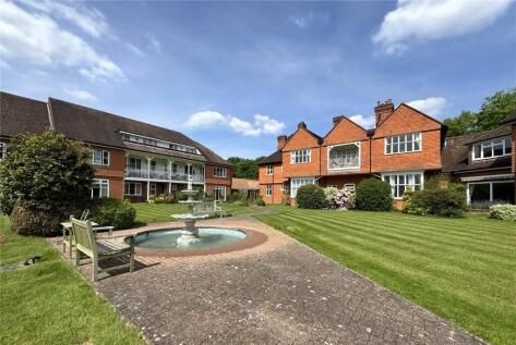 Leigh Corner, Cobham, Surrey, KT11