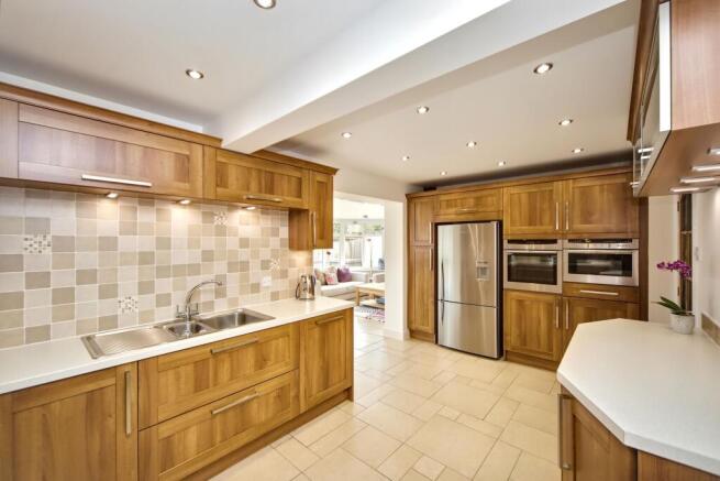 4 bed Detached for sale Image 10