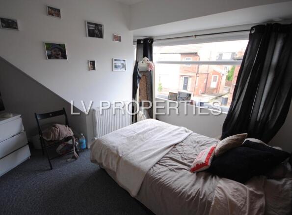 5 bed Semi-Detached to rent Image 5