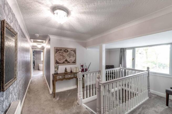 5 bed Detached for sale Image 12