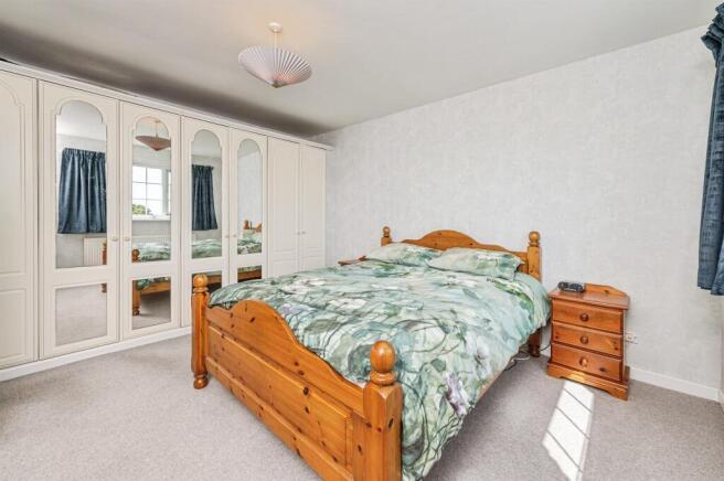 4 bed Detached for sale Image 12
