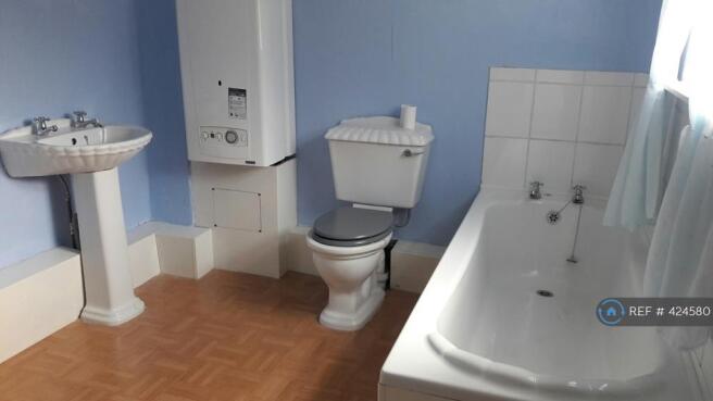 1st Floor Bathroom 