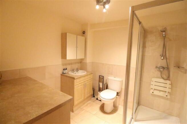 SHOWER ROOM/UTILITY 