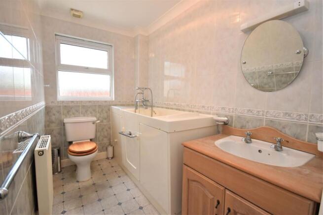 Bathroom.JPG