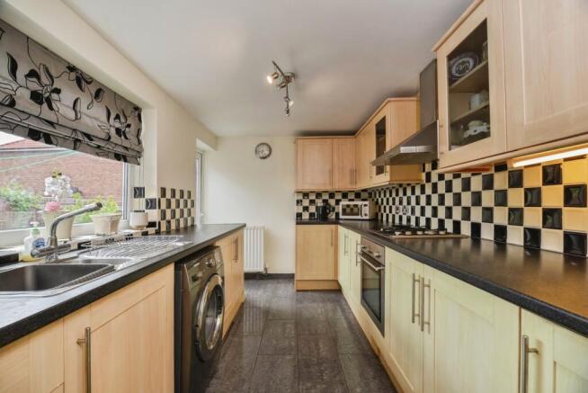 3 bed Semi-Detached for sale Image 6