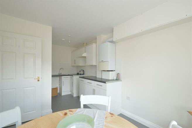 Kitchen2.jpg