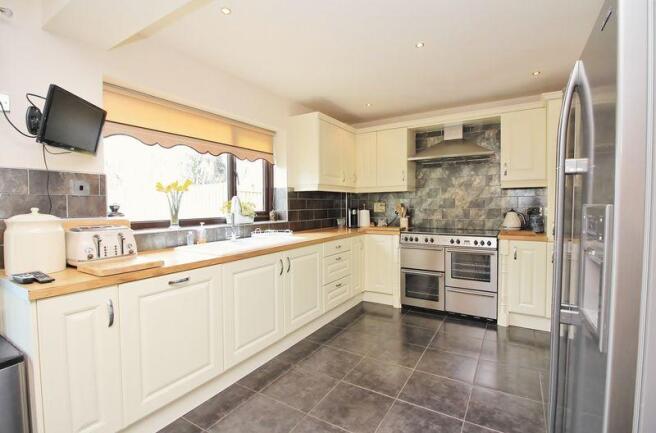 Kitchen / Dini...