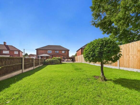 10 Broomfield Road, Newport photo 2