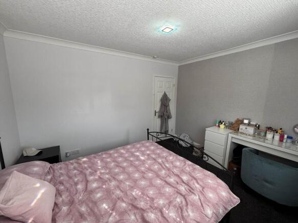 5 bed Semi-Detached for sale Image 12