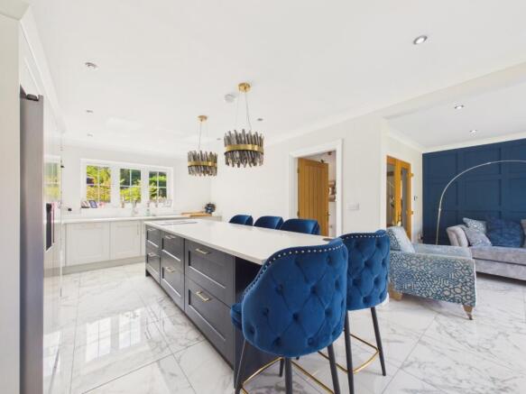 4 bed Detached for sale Image 10