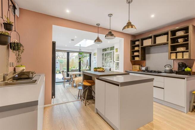 Parkhurst Road, Hertford, SG14 photo 2