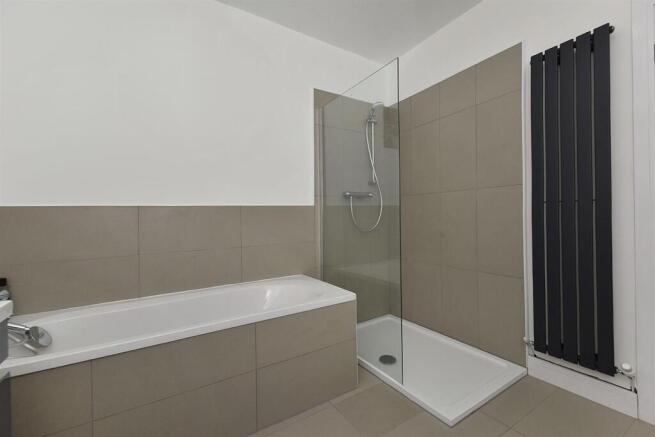 BATHROOM/WC