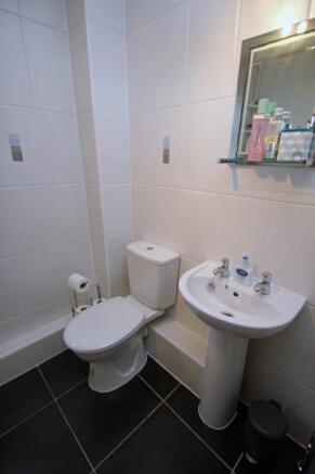 17 Woodvill Road bathroom two final