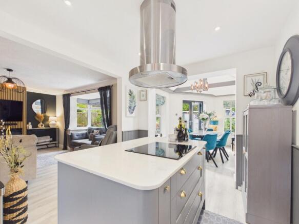 4 bed Detached for sale Image 11