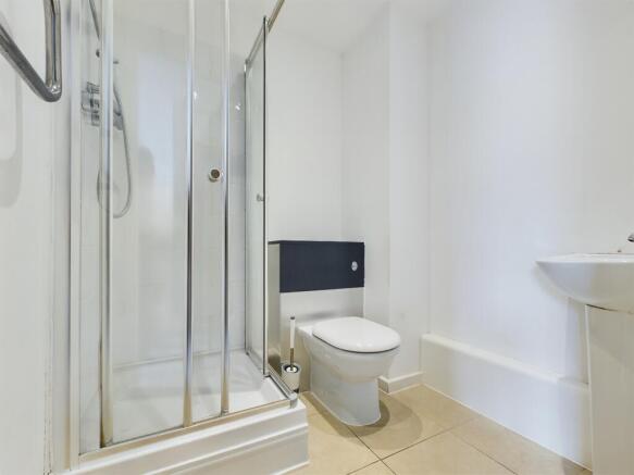 2 bed Apartment to rent Image 5