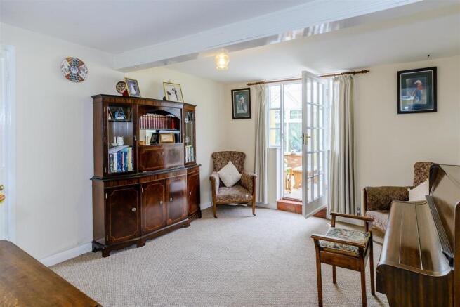 8311779-interior30.jpg