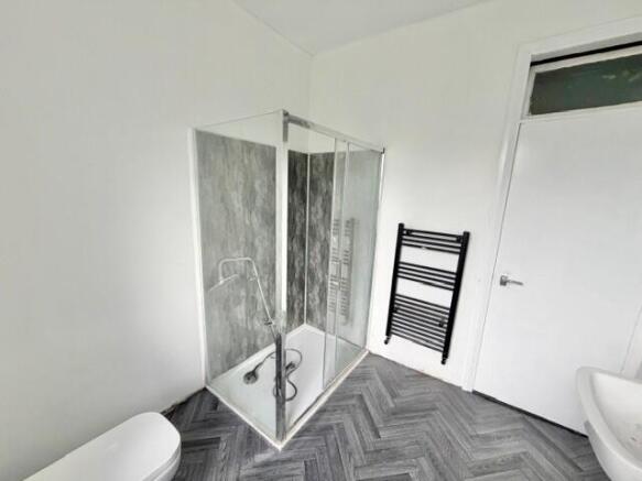 2 bed House to rent Image 6