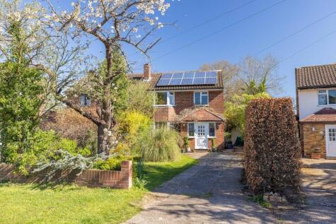 Pinewood Green, Iver, SL0