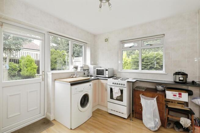4 bed Detached for sale Image 11