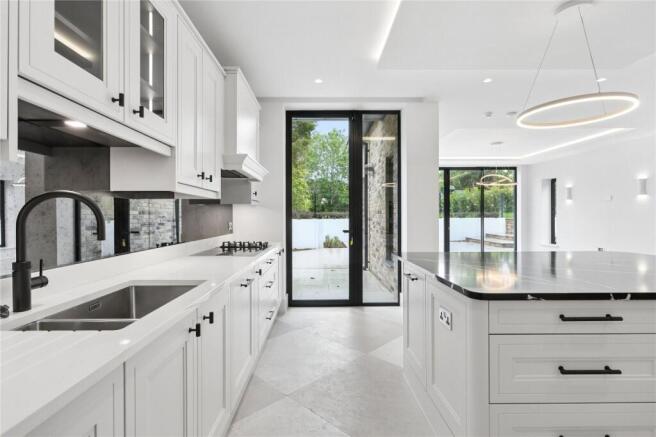 Mizen Close, Cobham, Surrey, KT11 photo 4
