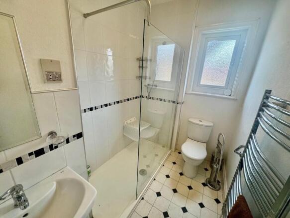 Bathroom 3.jpg