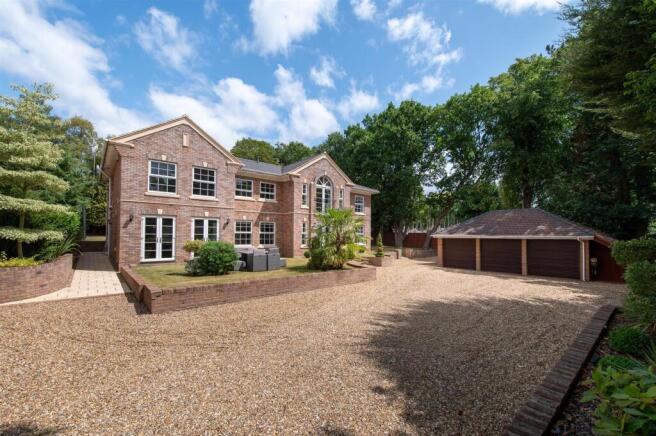 Blakesfield Drive Barnt Green 1.jpg