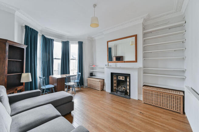 2-bed flat on Tremadoc Road, Clapham High Street, London, SW4, £525,000