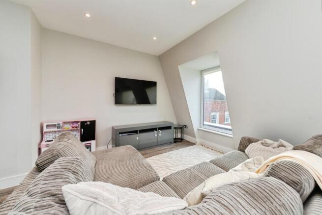 Parkway, Welwyn Garden City photo 4