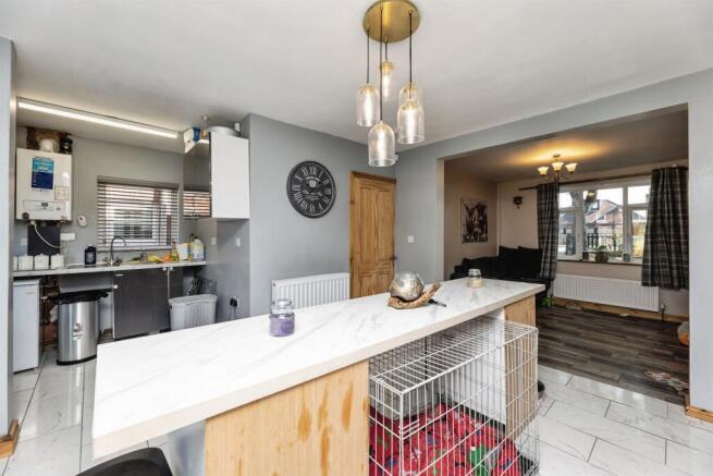 3 bed Semi-Detached for sale Image 5
