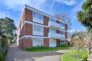 Flat 7, Ealcom Court, Tring Avenue, London W5 3QF