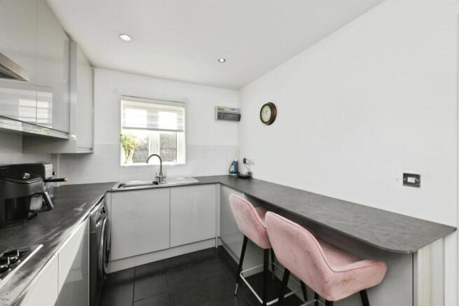 Robinia Road, Broxbourne photo 4