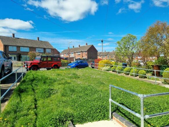 38 Churchill Close - Front Garden.jpg