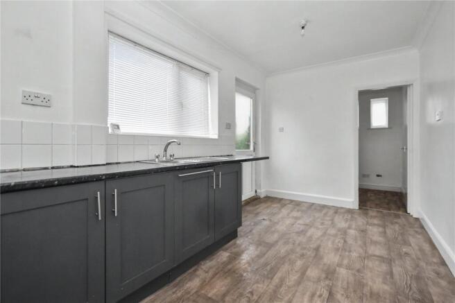 4 bed Semi-Detached for sale Image 4